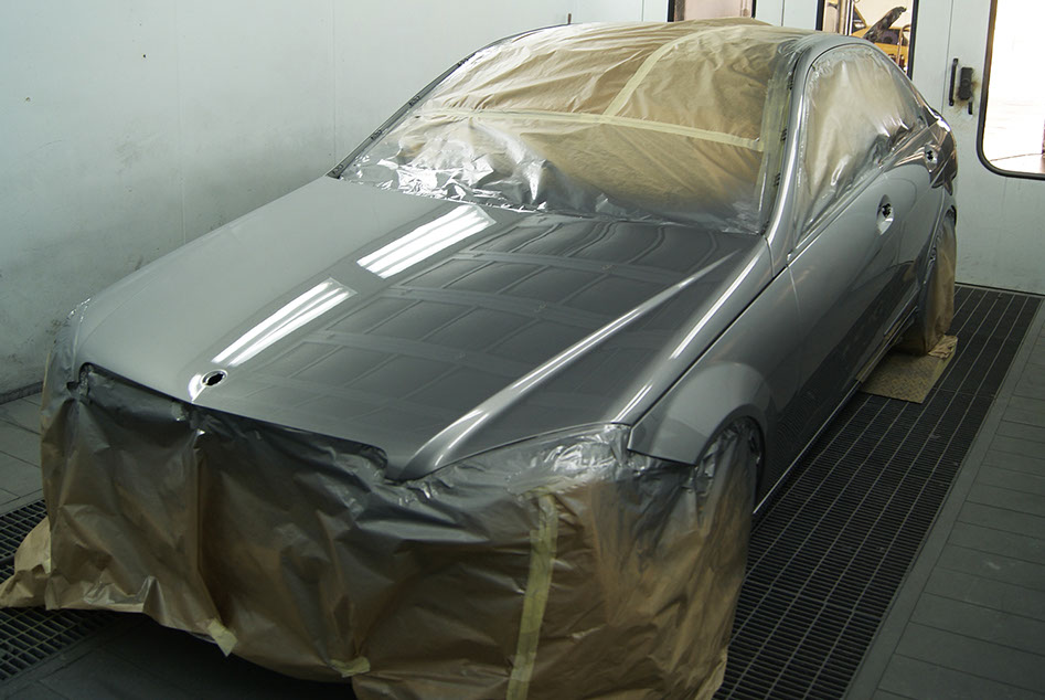 Mercedes pintado y barnizado de frente